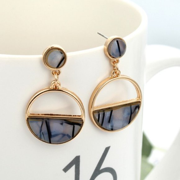 “Round & Round” Chic Marble Circle Drop Earrings - Picture 3 of 10